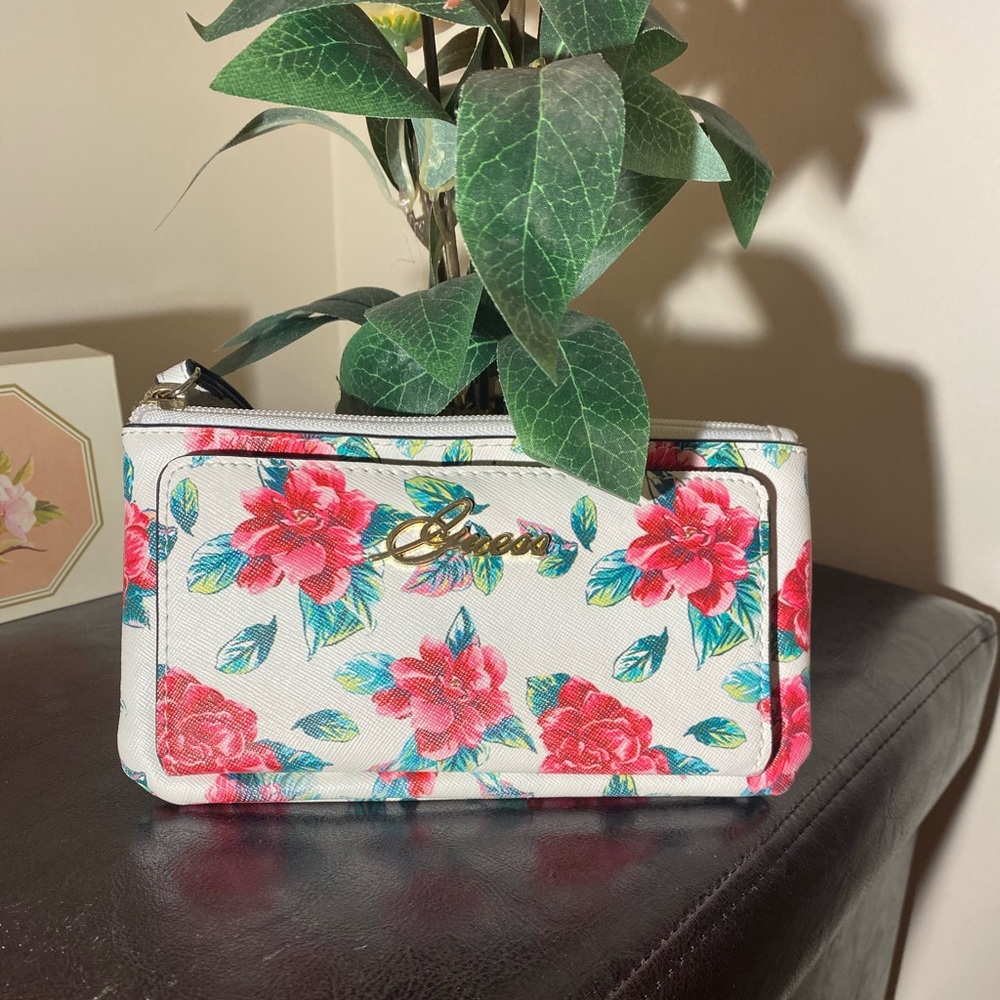 Guess Clutch - Floral Pattern - EUC